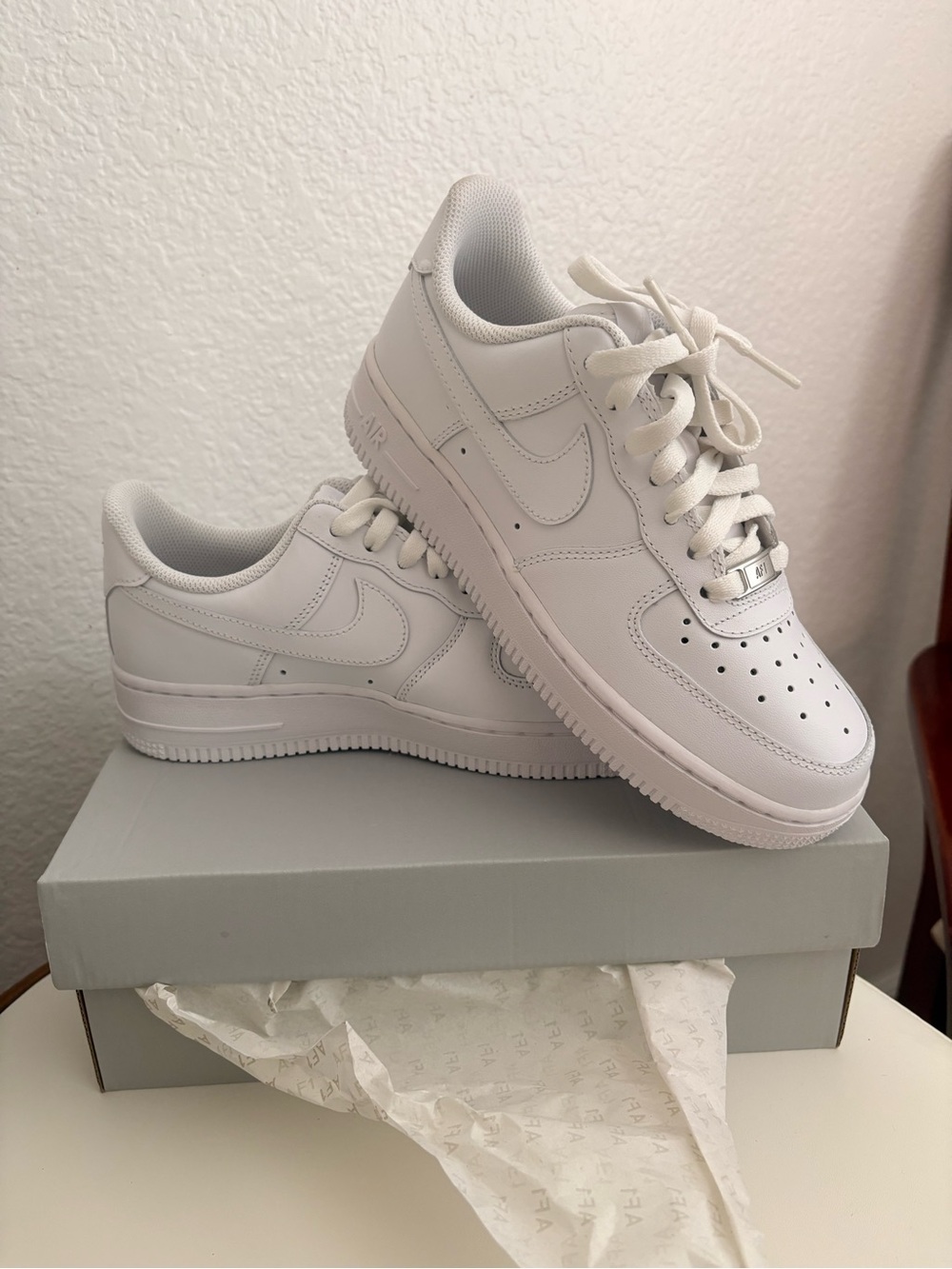 Nike White Leather Sneakers - Low Top
